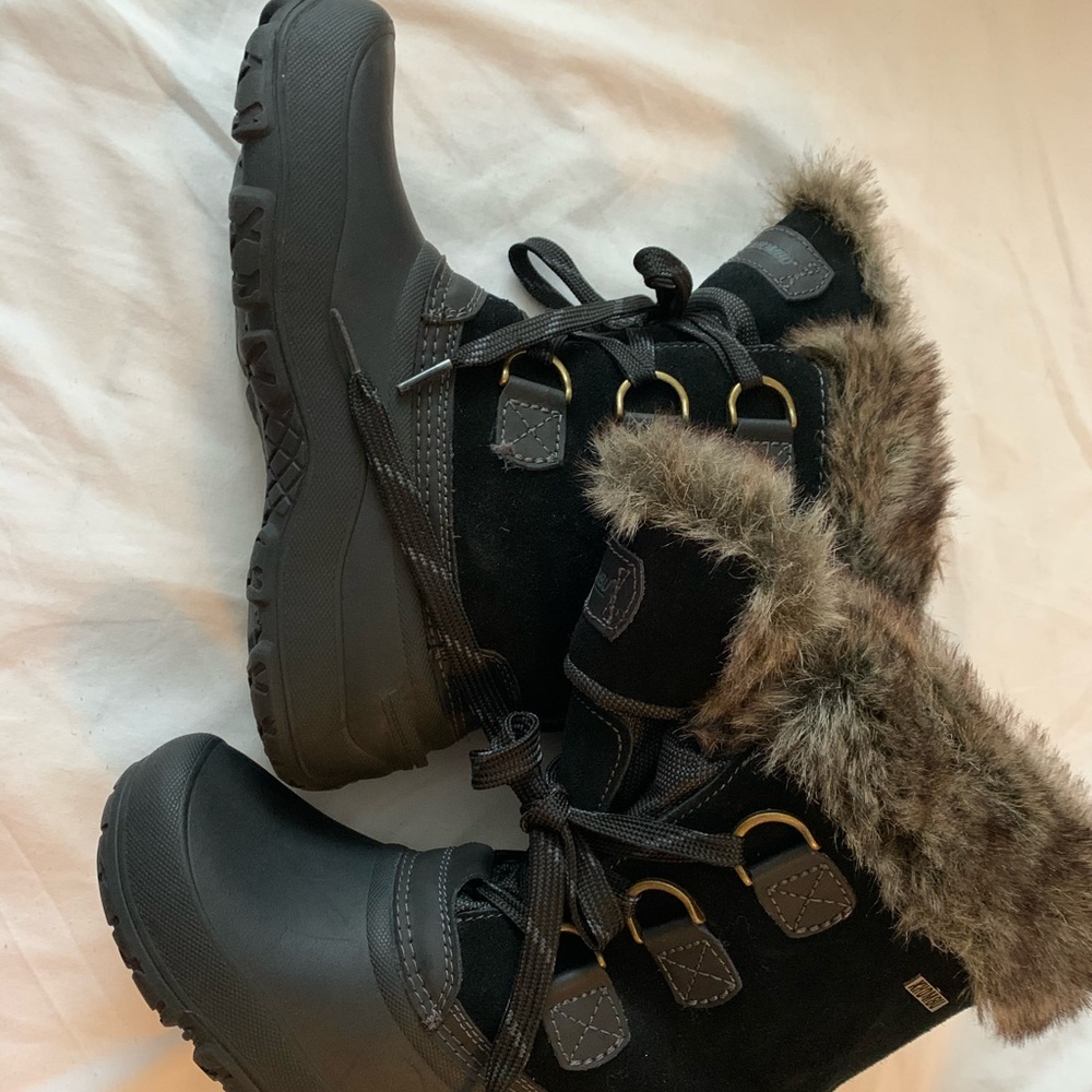 Brand new Khombu Boots